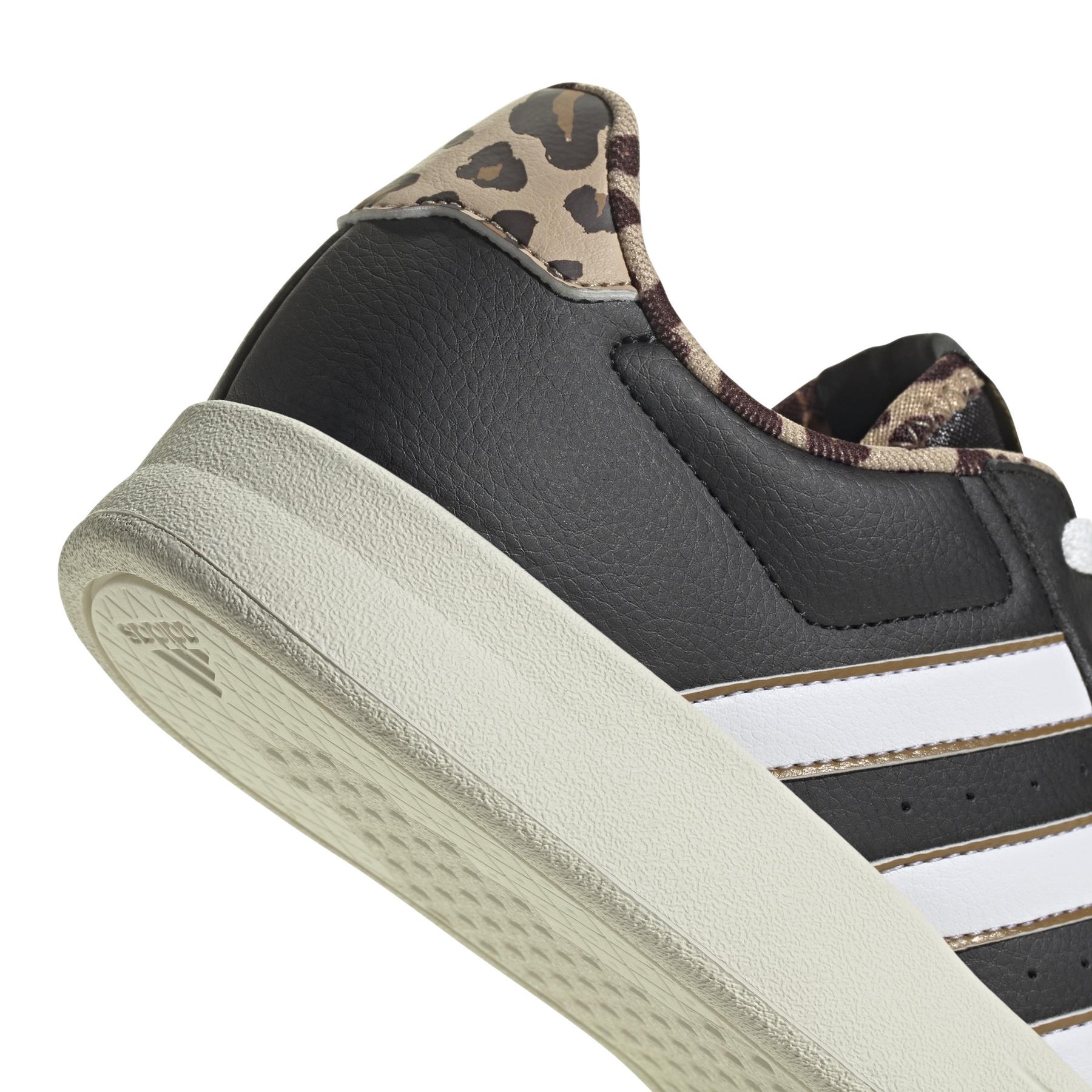 product/a/d/adidas_jq7412_9_footwear_photography_detail_view_2_white-nw091625.jpg
