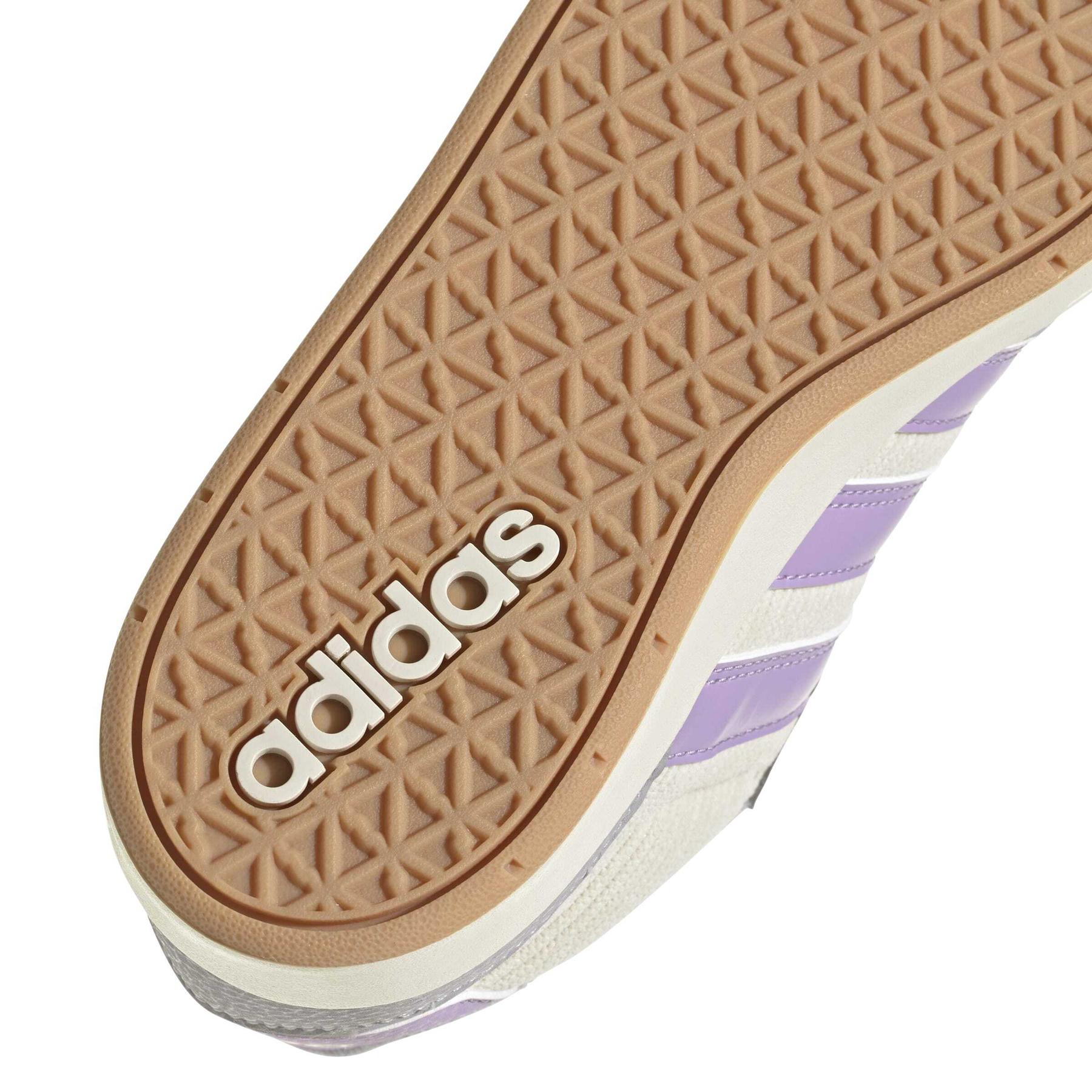 product/a/d/adidas_jq7775_9_footwear_photography_detail_view_2_white-nw091625.jpg