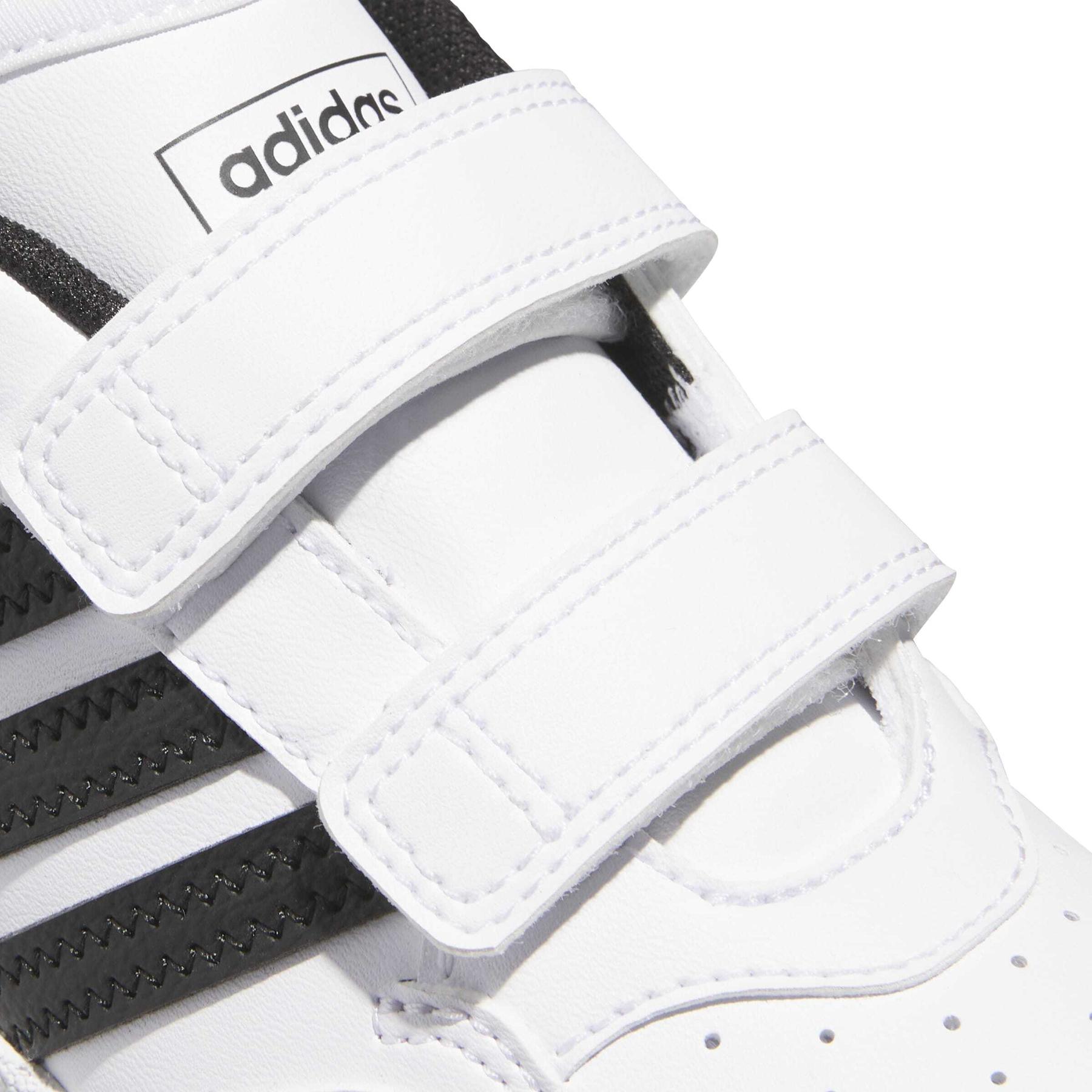 product/a/d/adidas_jq7863_8_footwear_photography_detail_view_1_white-nw091625.jpg