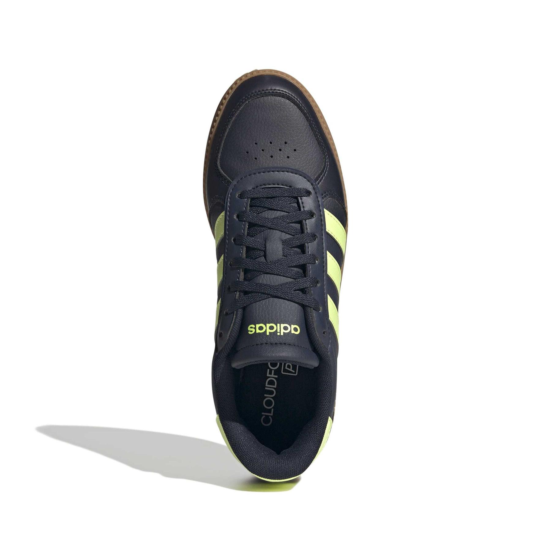 product/a/d/adidas_jq8265_3_footwear_photography_top_portrait_view_white-nw091625.jpg