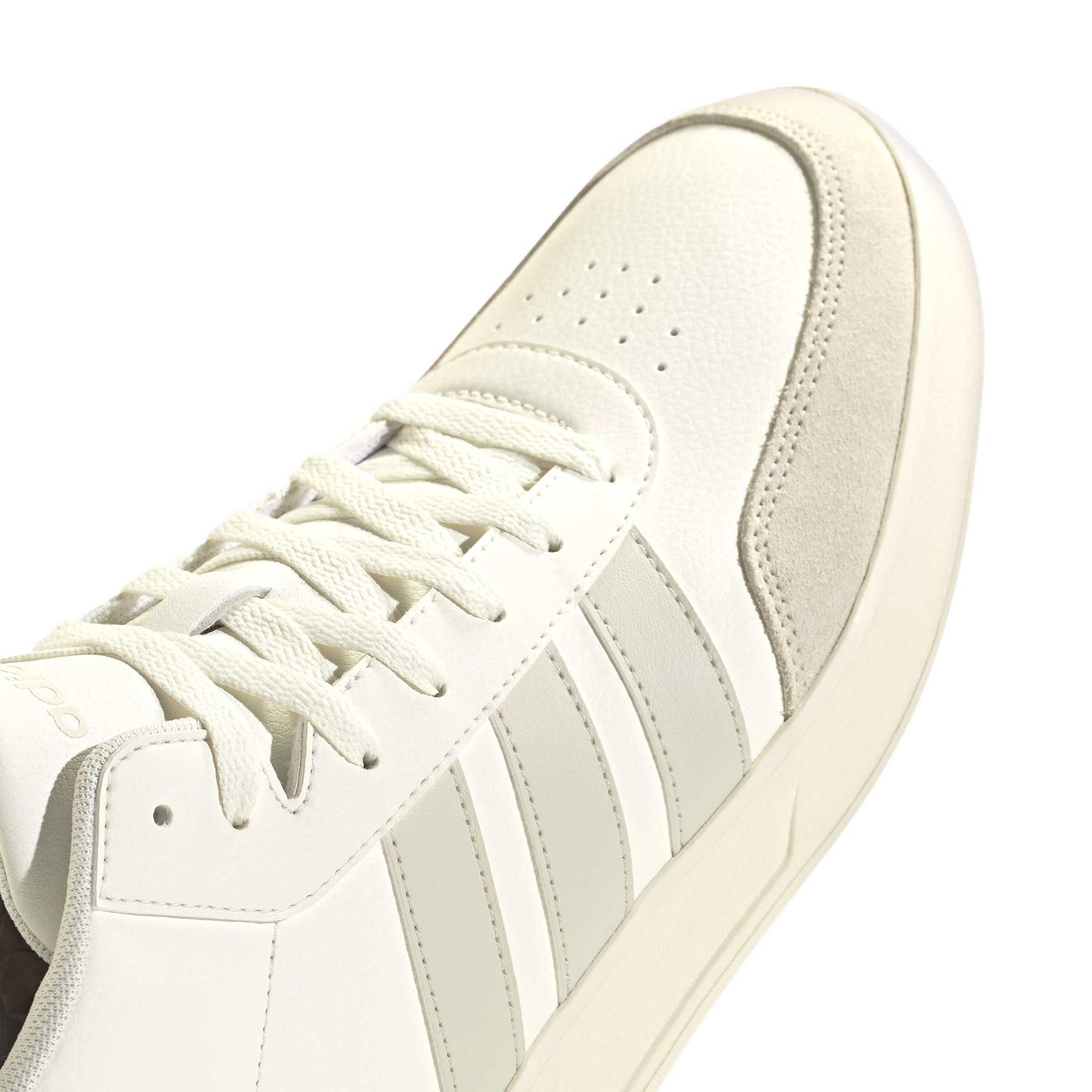 product/a/d/adidas_jq8625_9_footwear_photography_detail_view_2_white-nw091625.jpg