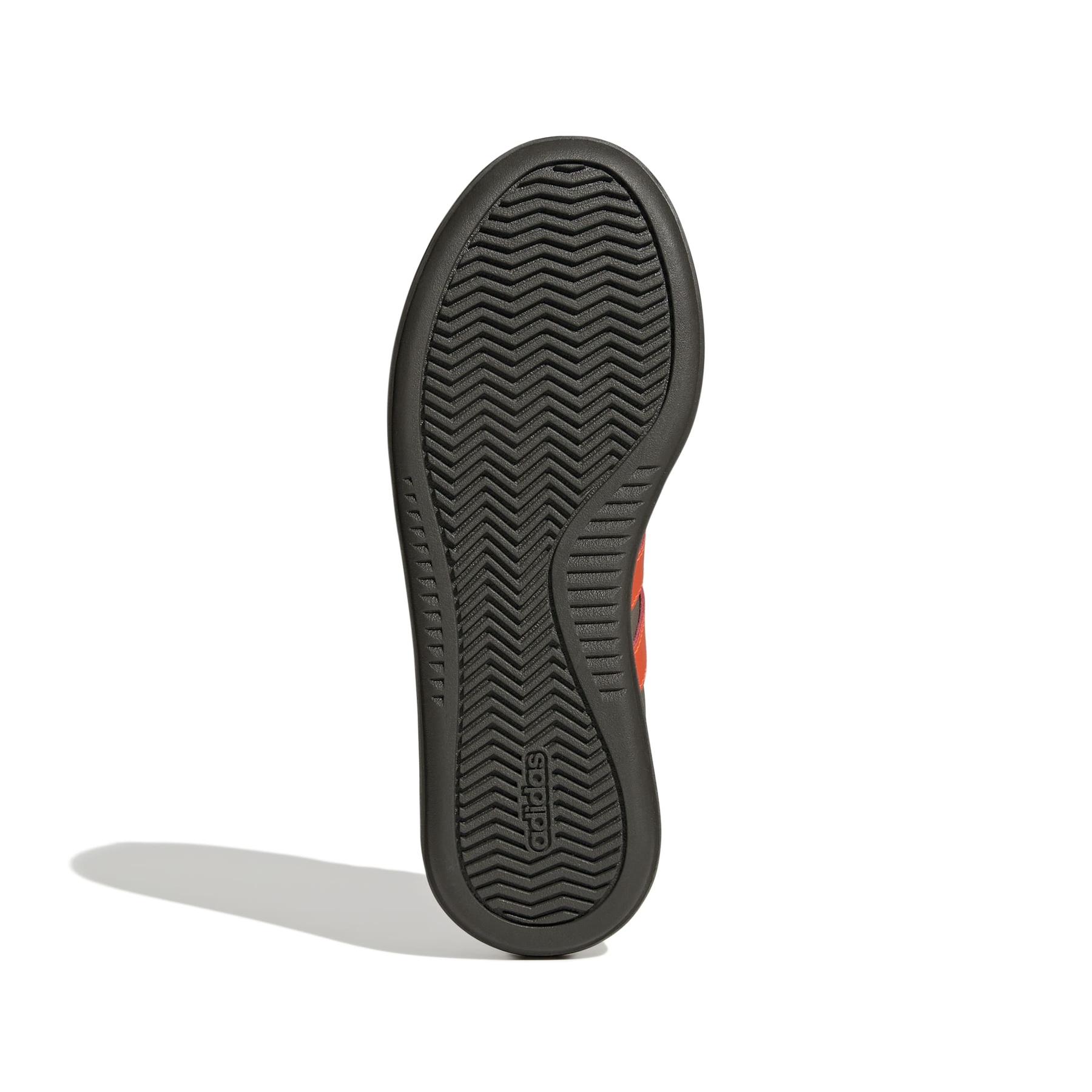product/a/d/adidas_jq8853_4_footwear_photography_bottom_view_white-nw091625.jpg