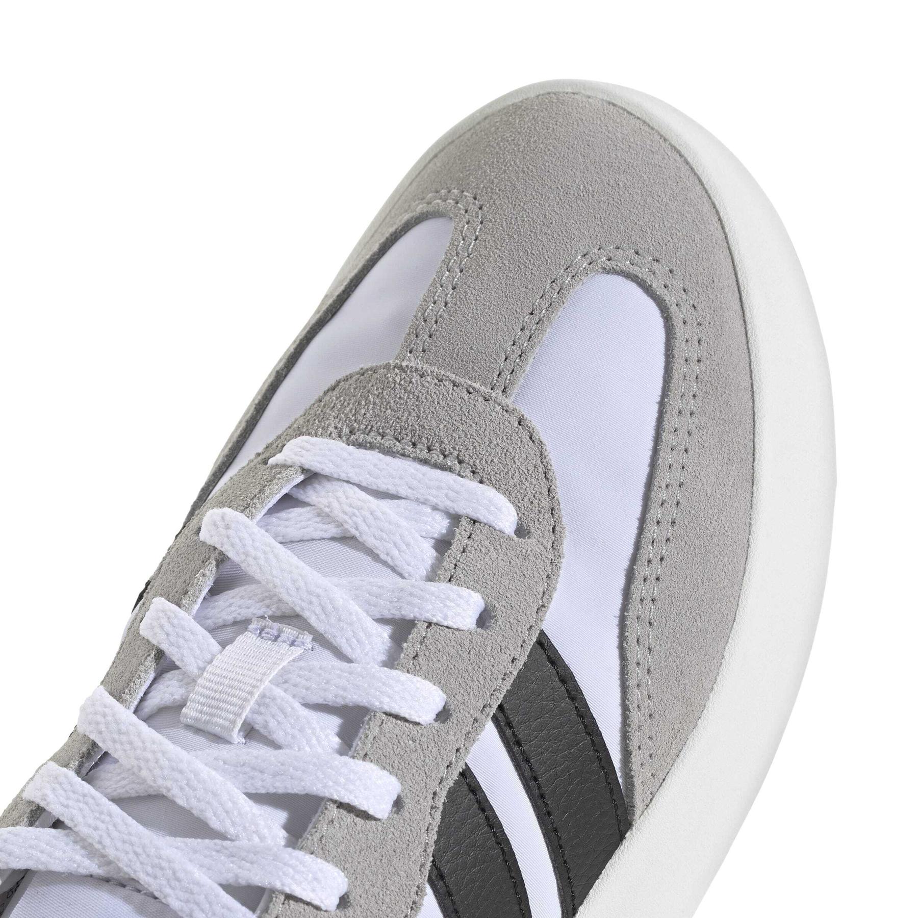 product/a/d/adidas_jq8854_9_footwear_photography_detail_view_2_white-nw091625.jpg