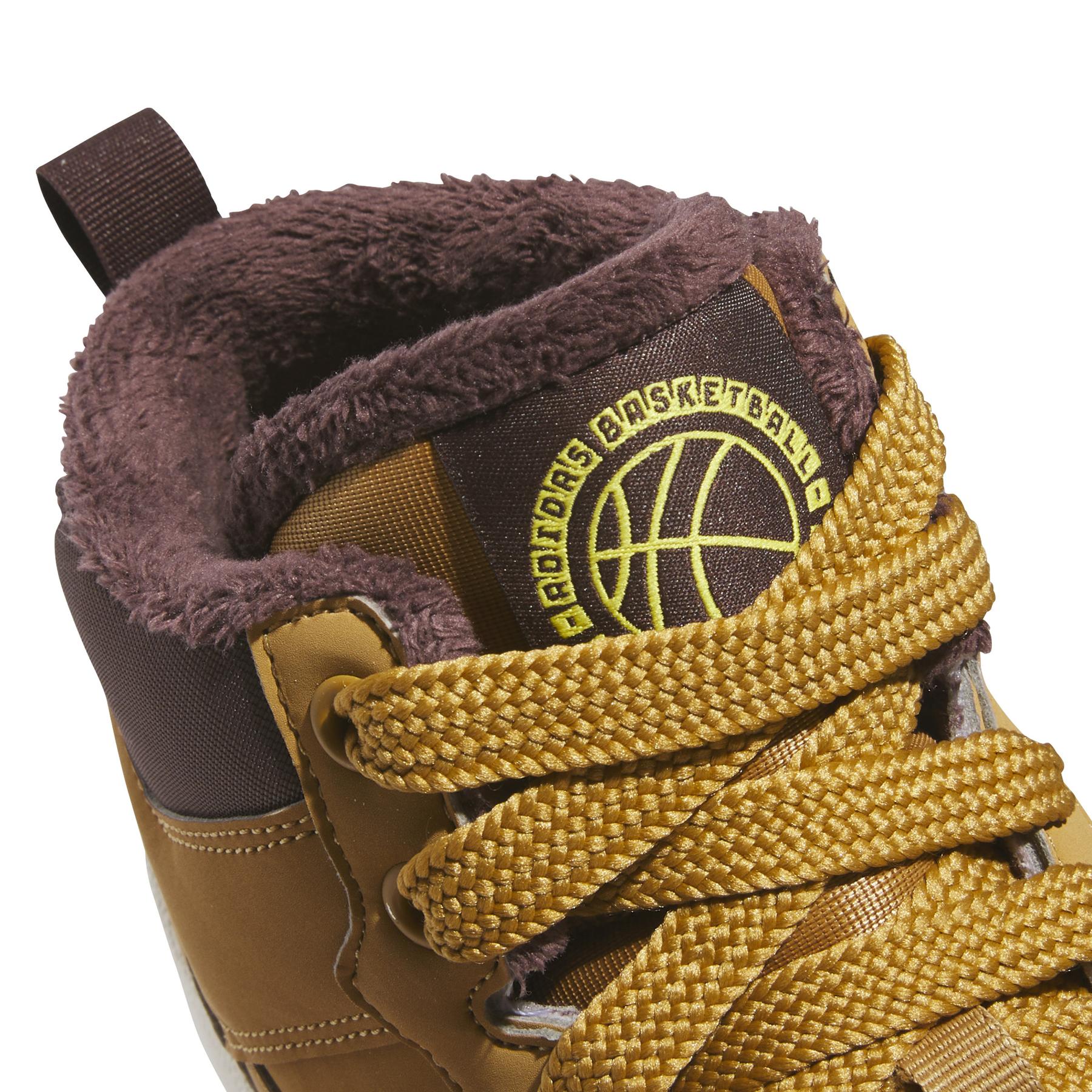 product/a/d/adidas_jr0171_9_footwear_photography_detail_view_2_white.jpg