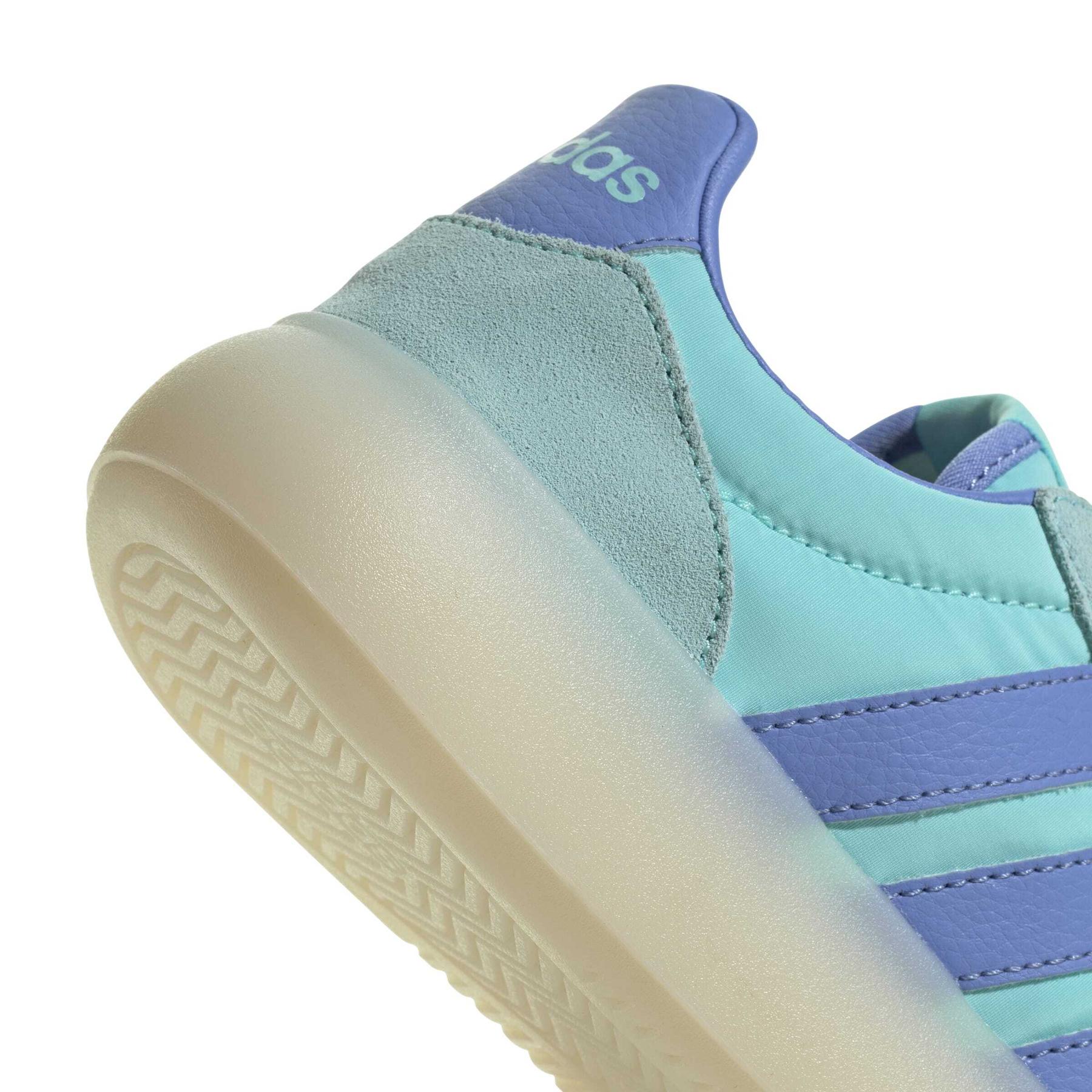 product/a/d/adidas_jr0758_9_footwear_photography_detail_view_2_white-nw091625.jpg