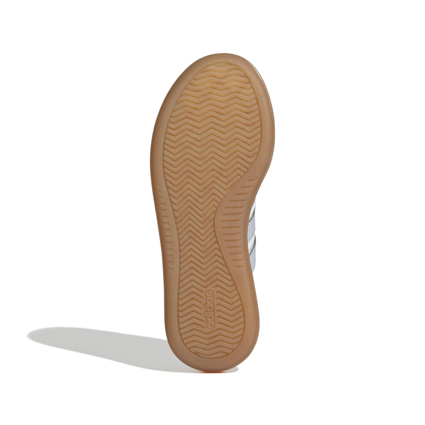 product/a/d/adidas_jr0760_4_footwear_photography_bottom_view_white-nw091625.jpg