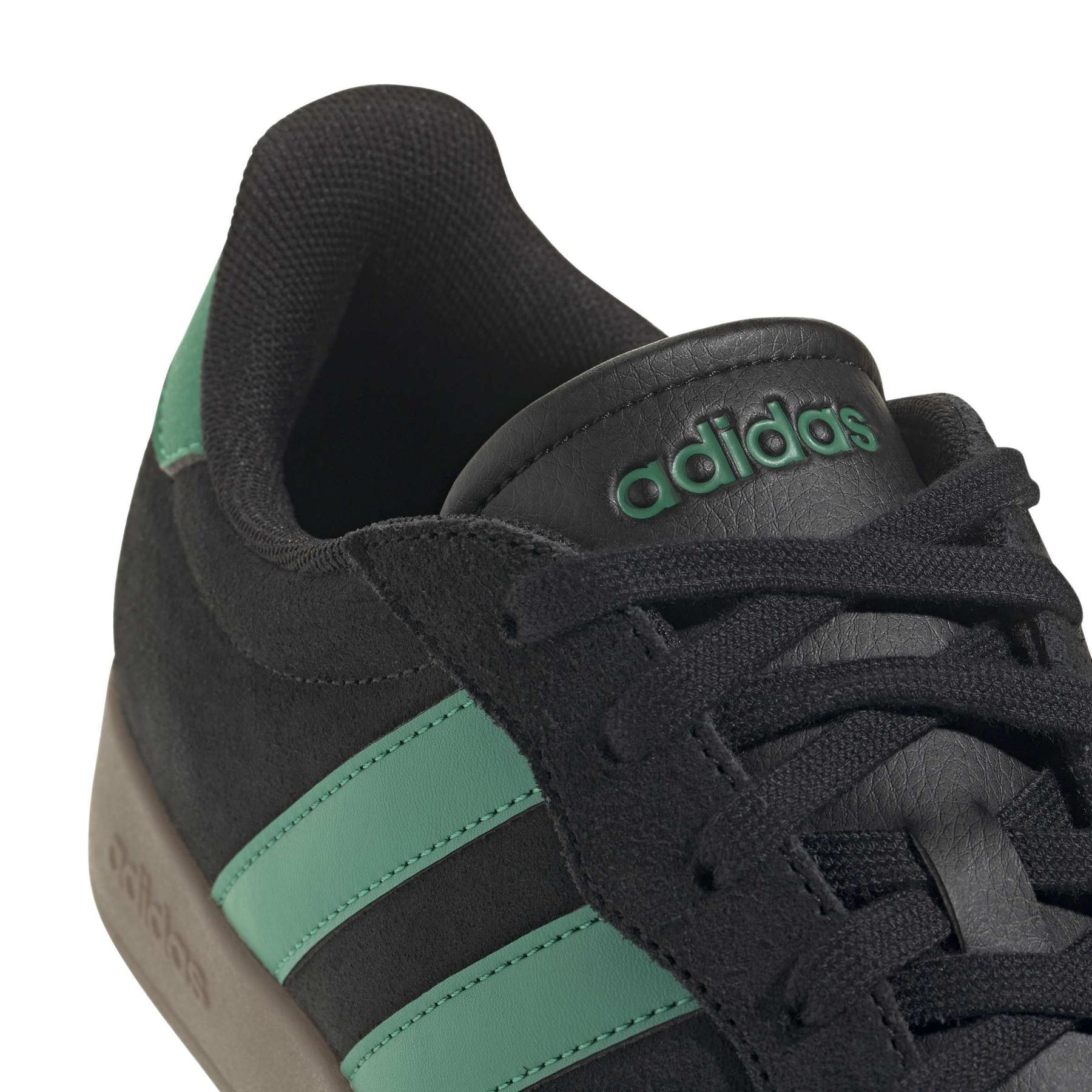 product/a/d/adidas_jr1326_8_footwear_photography_detail_view_1_white-nw091625.jpg
