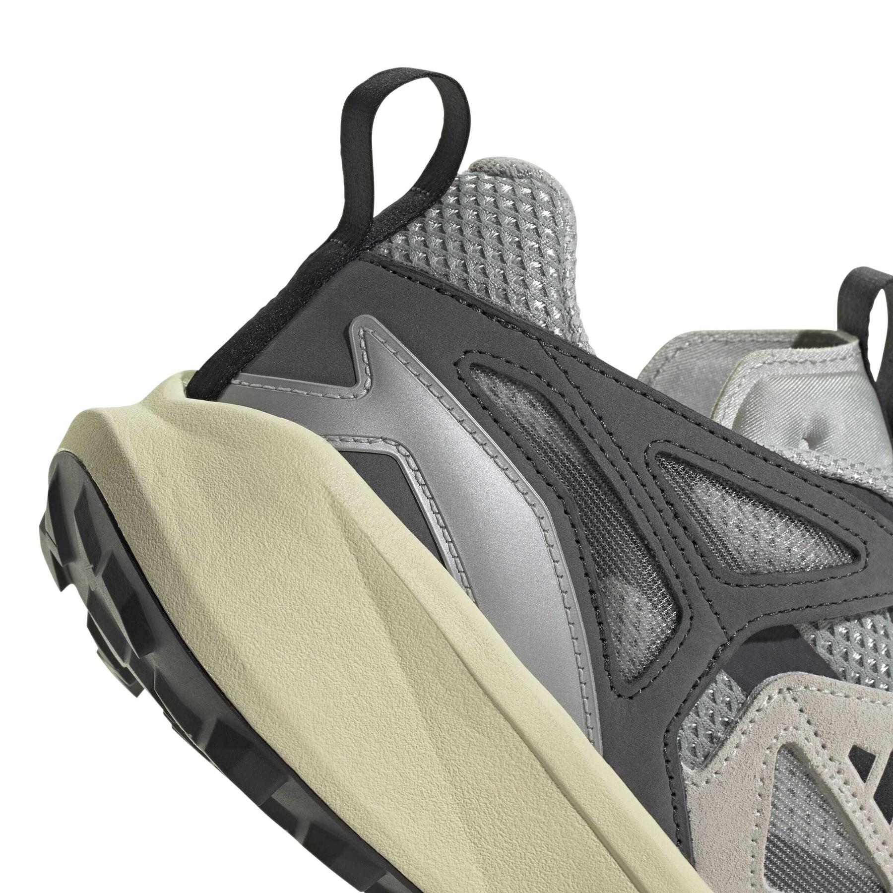 product/a/d/adidas_jr5609_9_footwear_photography_detail_view_2_white-nw091725.jpg