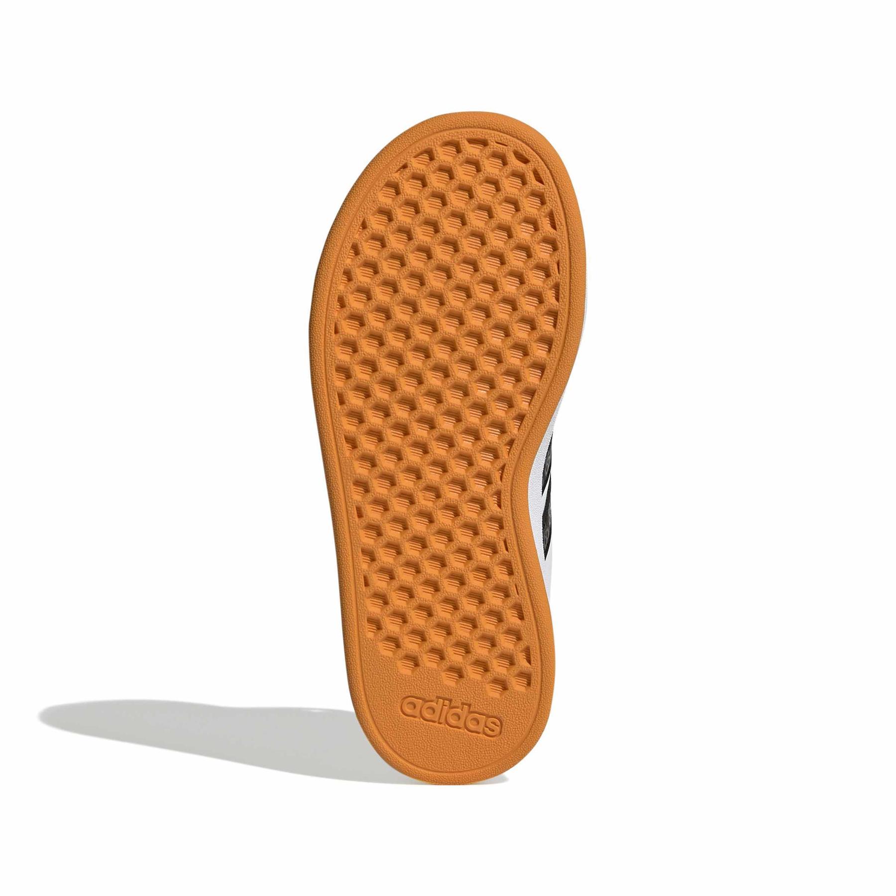 product/a/d/adidas_jr5623_4_footwear_photography_bottom_view_white-nw091725.jpg