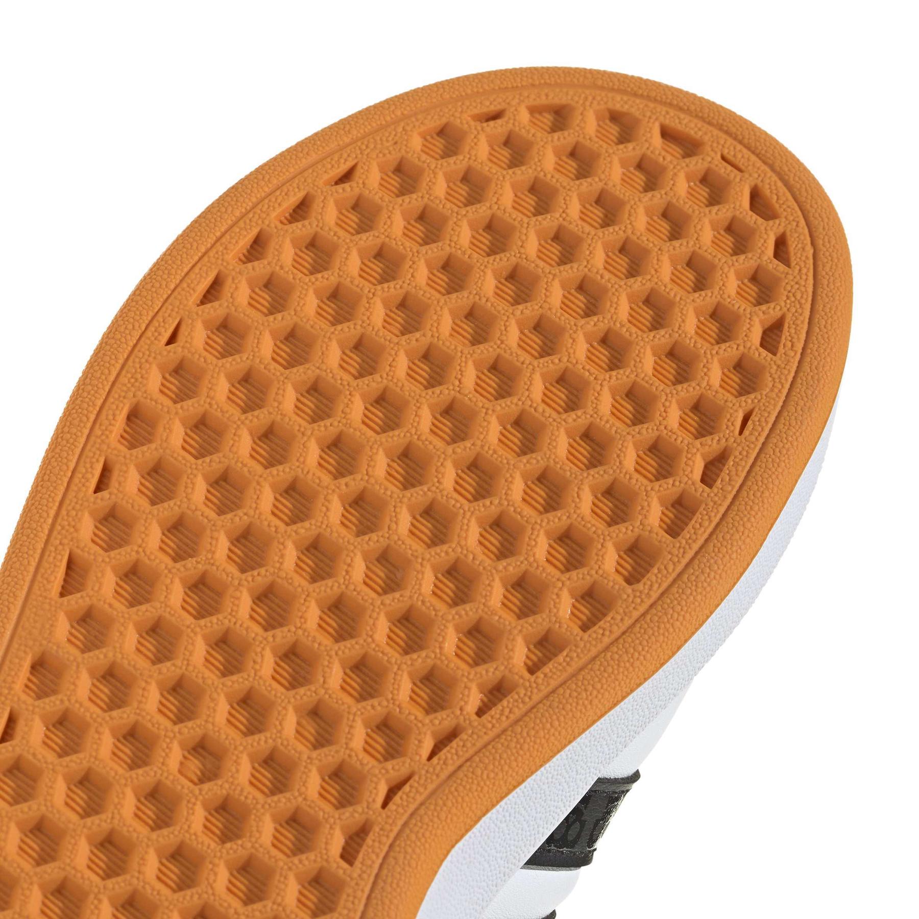 product/a/d/adidas_jr5623_8_footwear_photography_detail_view_1_white-nw091725.jpg