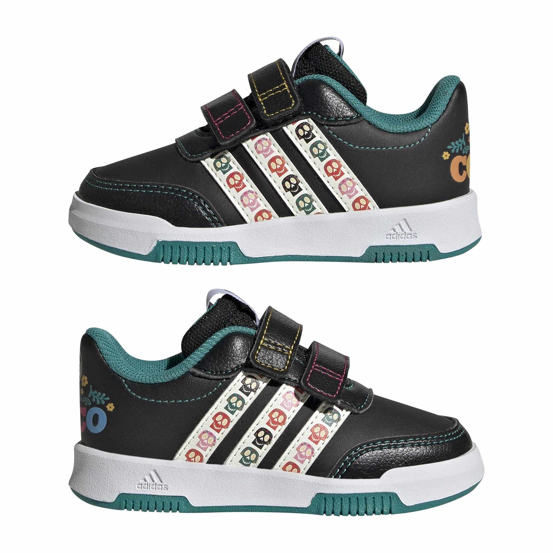 product/a/d/adidas_jr8129_11_footwear_photography_mirrored_pair_view_white-nw091725.jpg