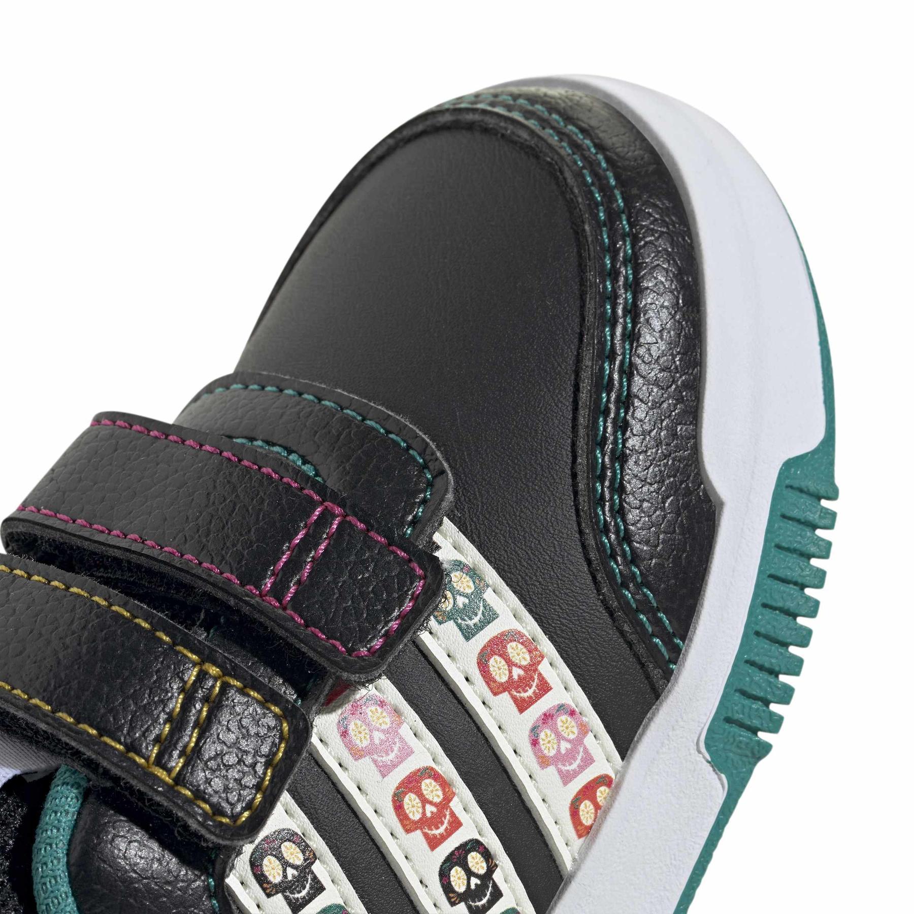 product/a/d/adidas_jr8129_9_footwear_photography_detail_view_2_white-nw091725.jpg