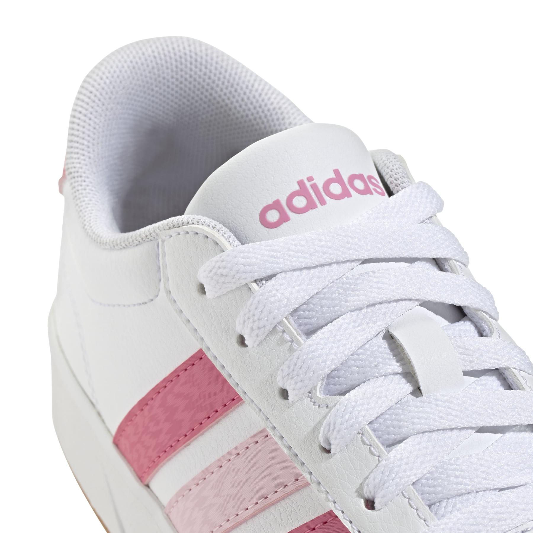 product/a/d/adidas_jr8444_8_footwear_photography_detail_view_1_white-nw091725.jpg