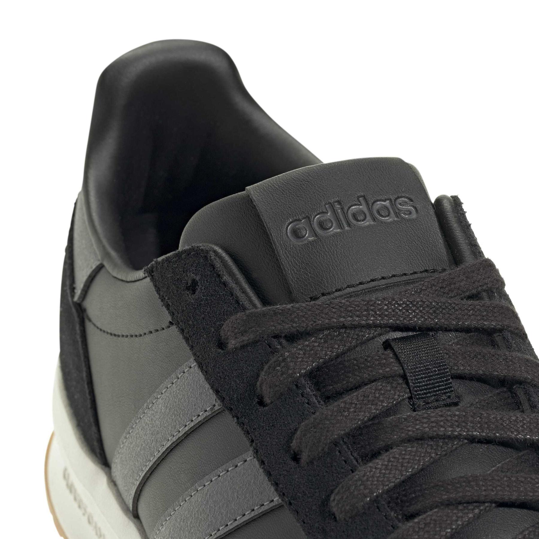 product/a/d/adidas_jr8840_8_footwear_photography_detail_view_1_white-nw091725.jpg