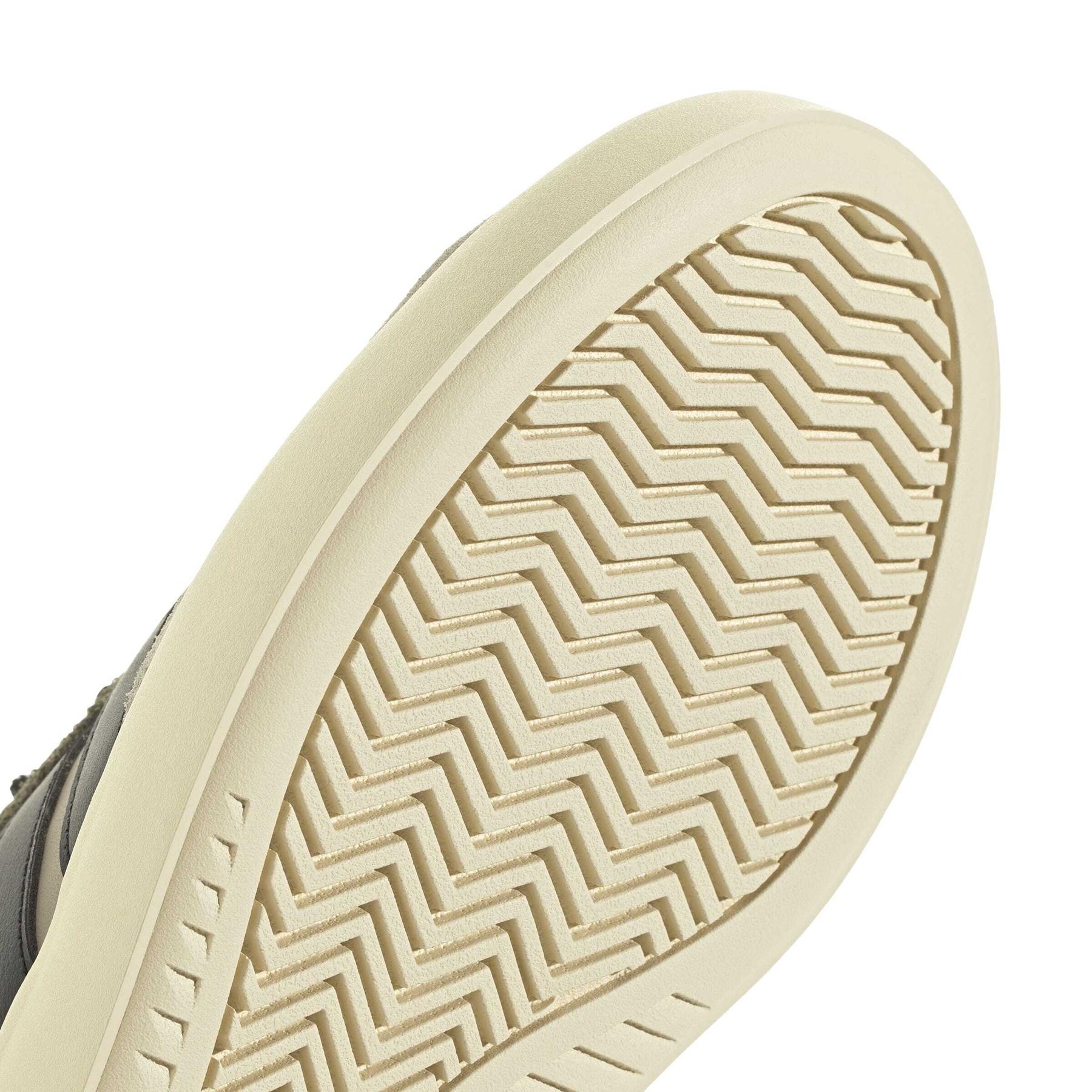 product/a/d/adidas_js0936_8_footwear_photography_detail_view_1_white-nw091725.jpg