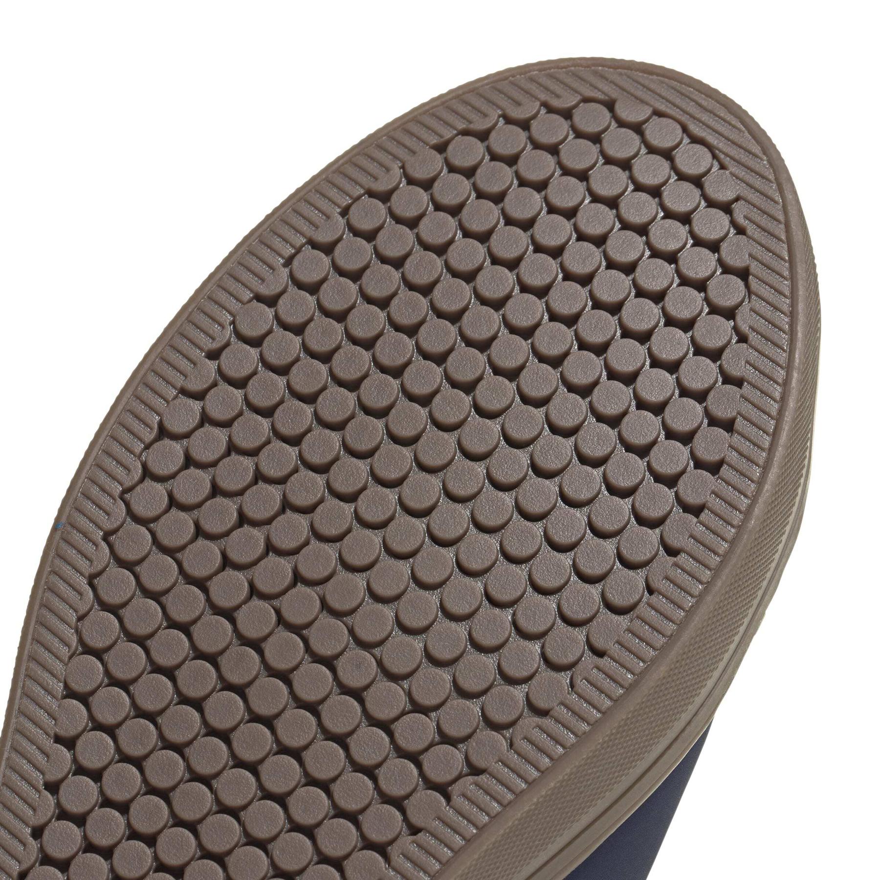 product/a/d/adidas_js2670_9_footwear_photography_detail_view_2_white-nw091725.jpg