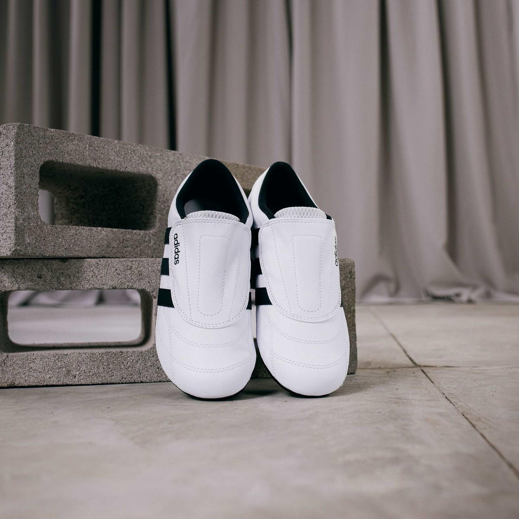 product/a/d/adidas_js3870_12_footwear_photography_heromrktng_view_1-nw091725.jpg