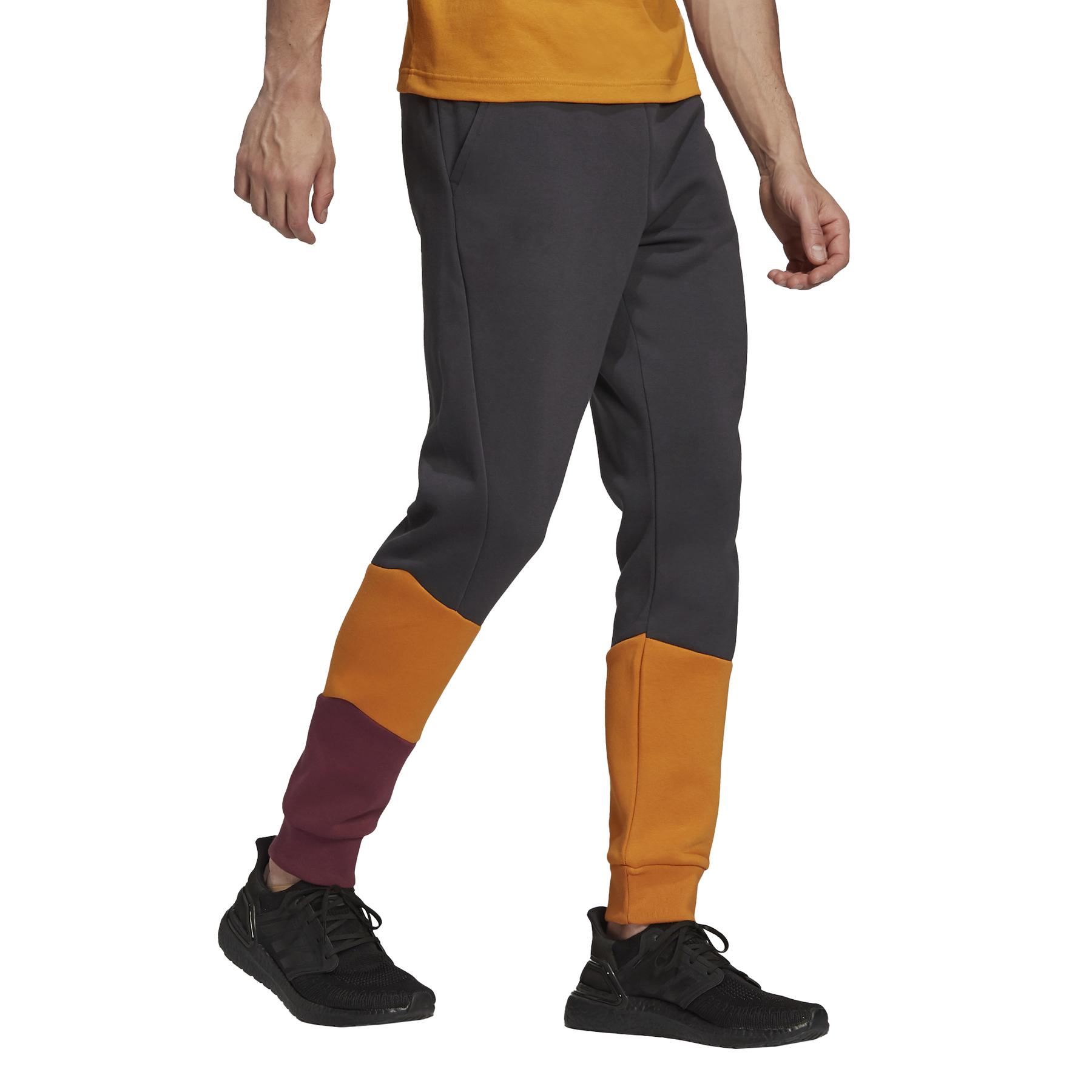product/h/3/h39763_app_on-model_walking_white.jpg
