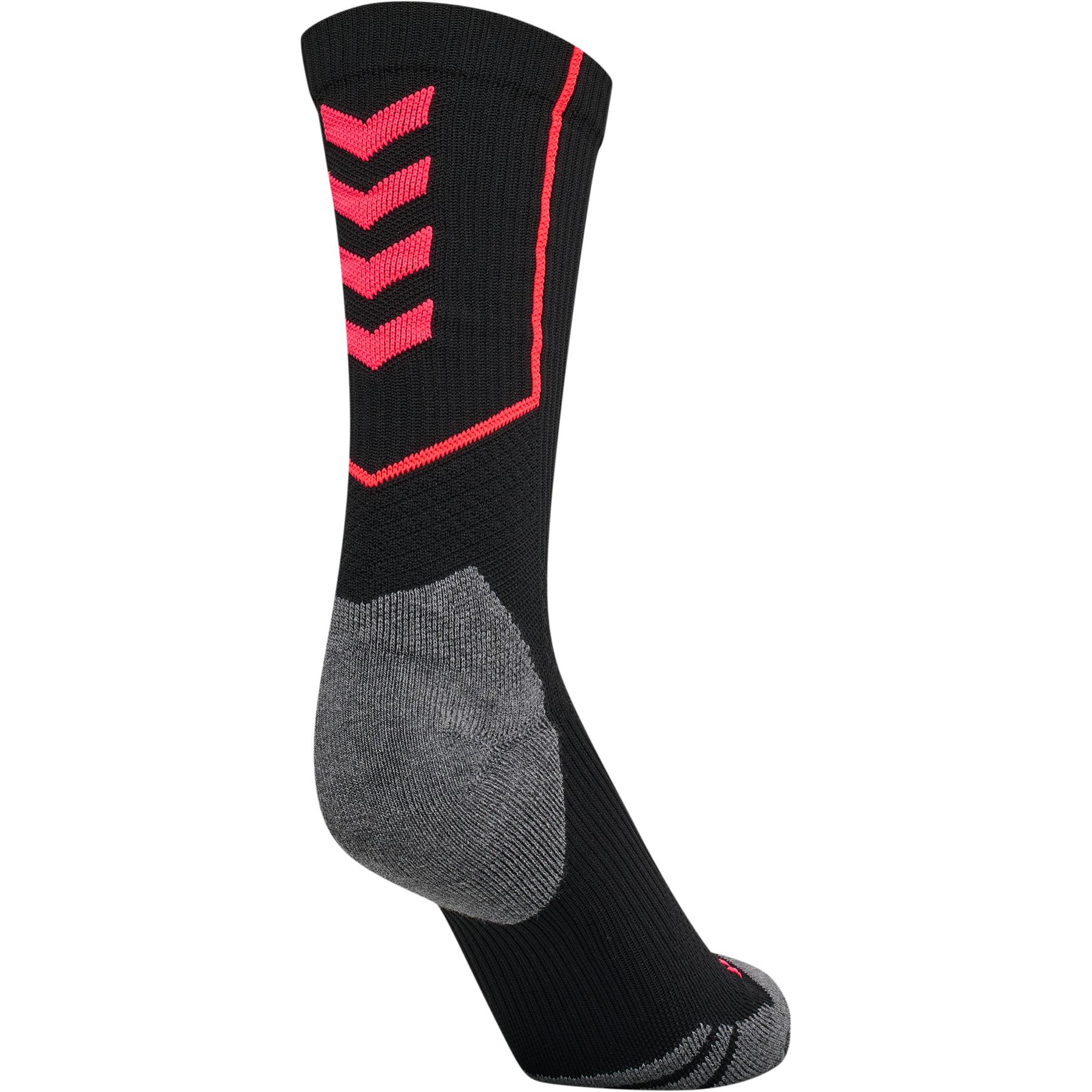 product/h/u/hummel_226913-2842_black-diva-pink_1.jpg