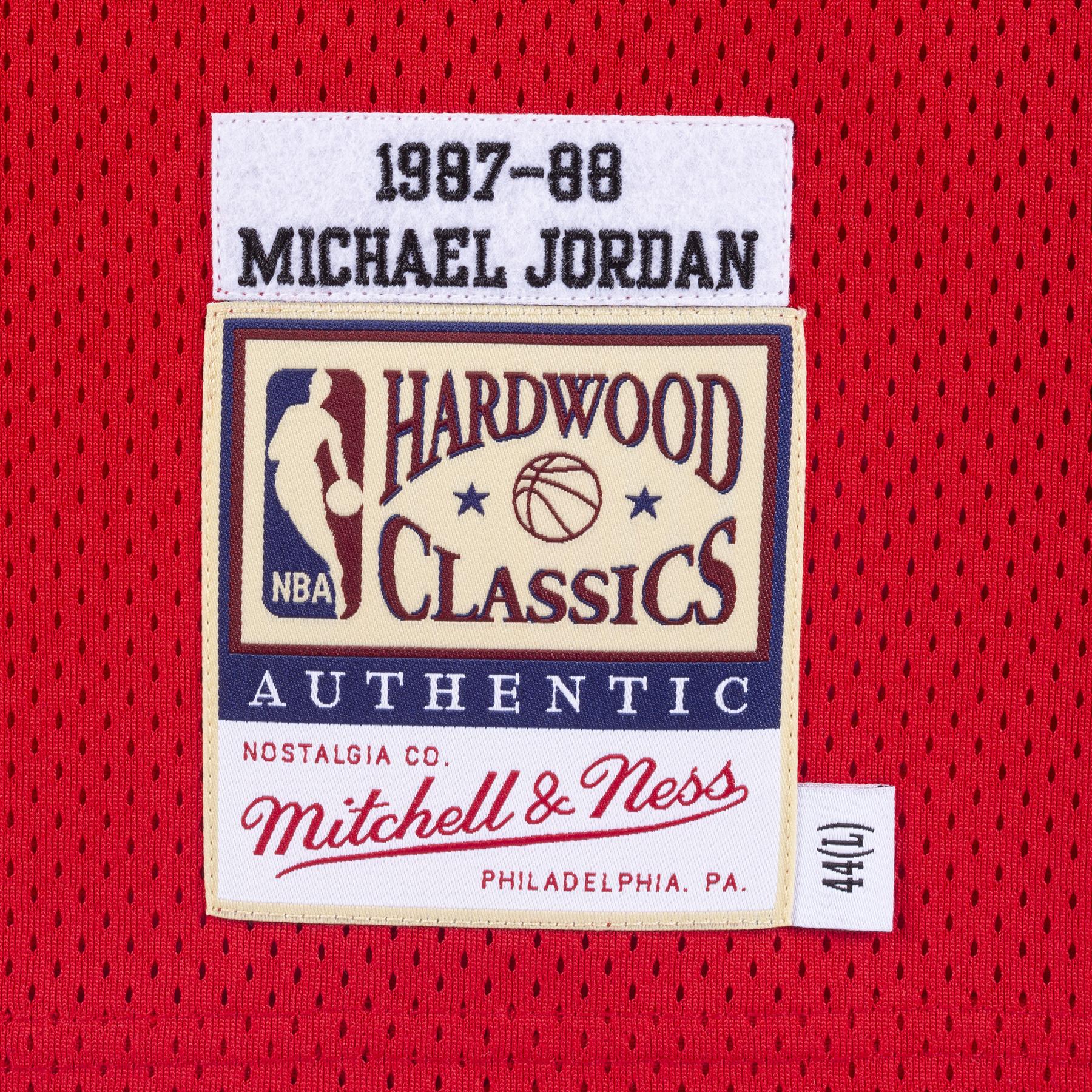 product/m/i/mitchell-ness_ajy4cp19025-cbured187mjo_red_3.jpg