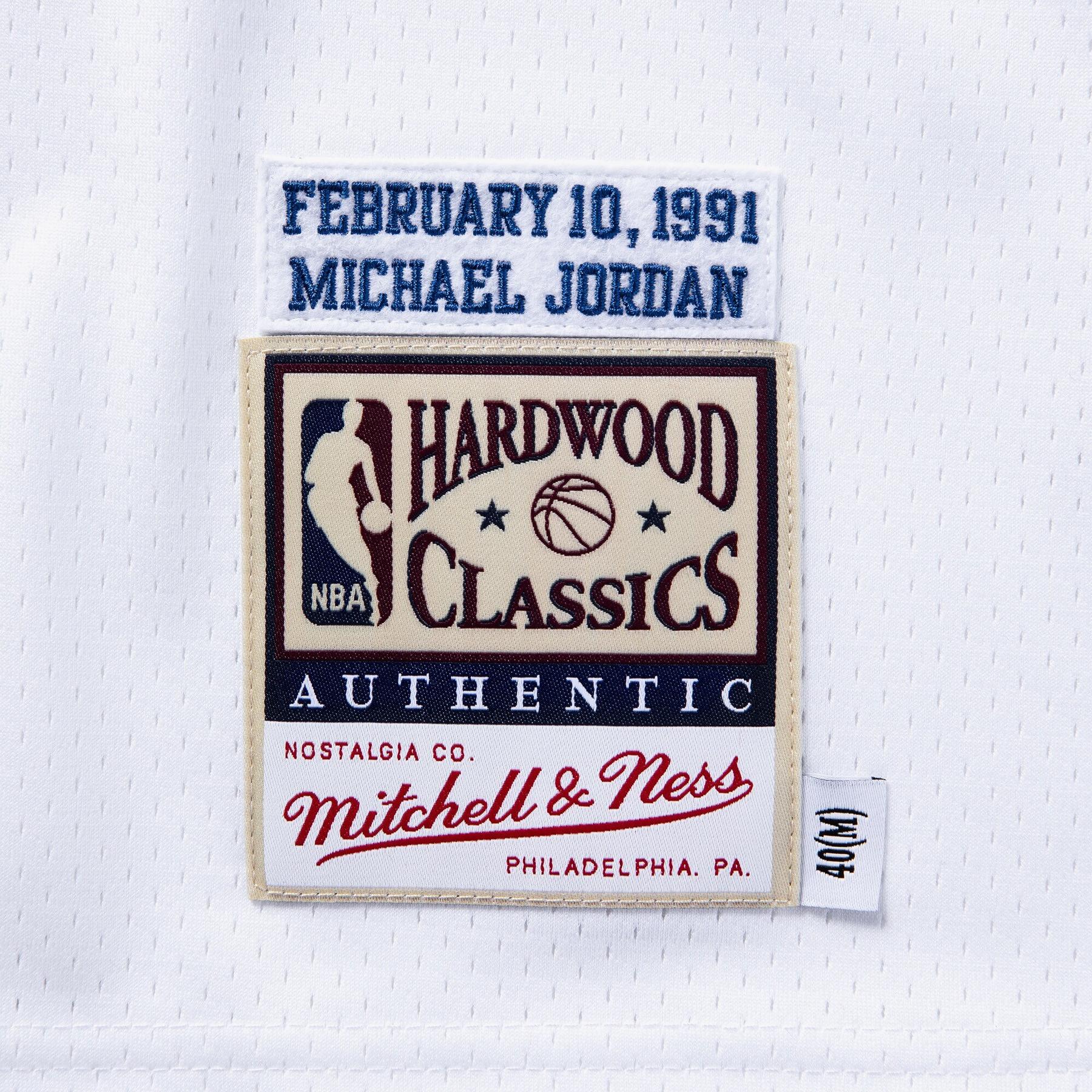 product/m/i/mitchell-ness_ajy4gs18064-asewhit91mjo_white_3.jpg