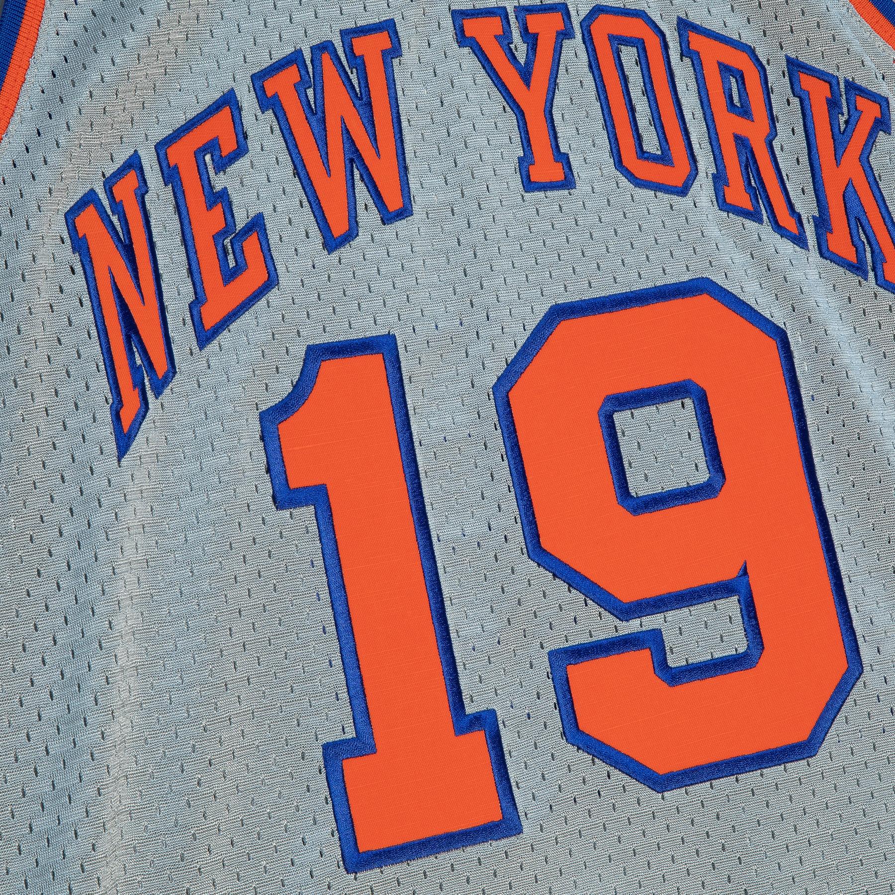 product/m/i/mitchell-ness_smjy4310-nyk69wresilv_3.jpg