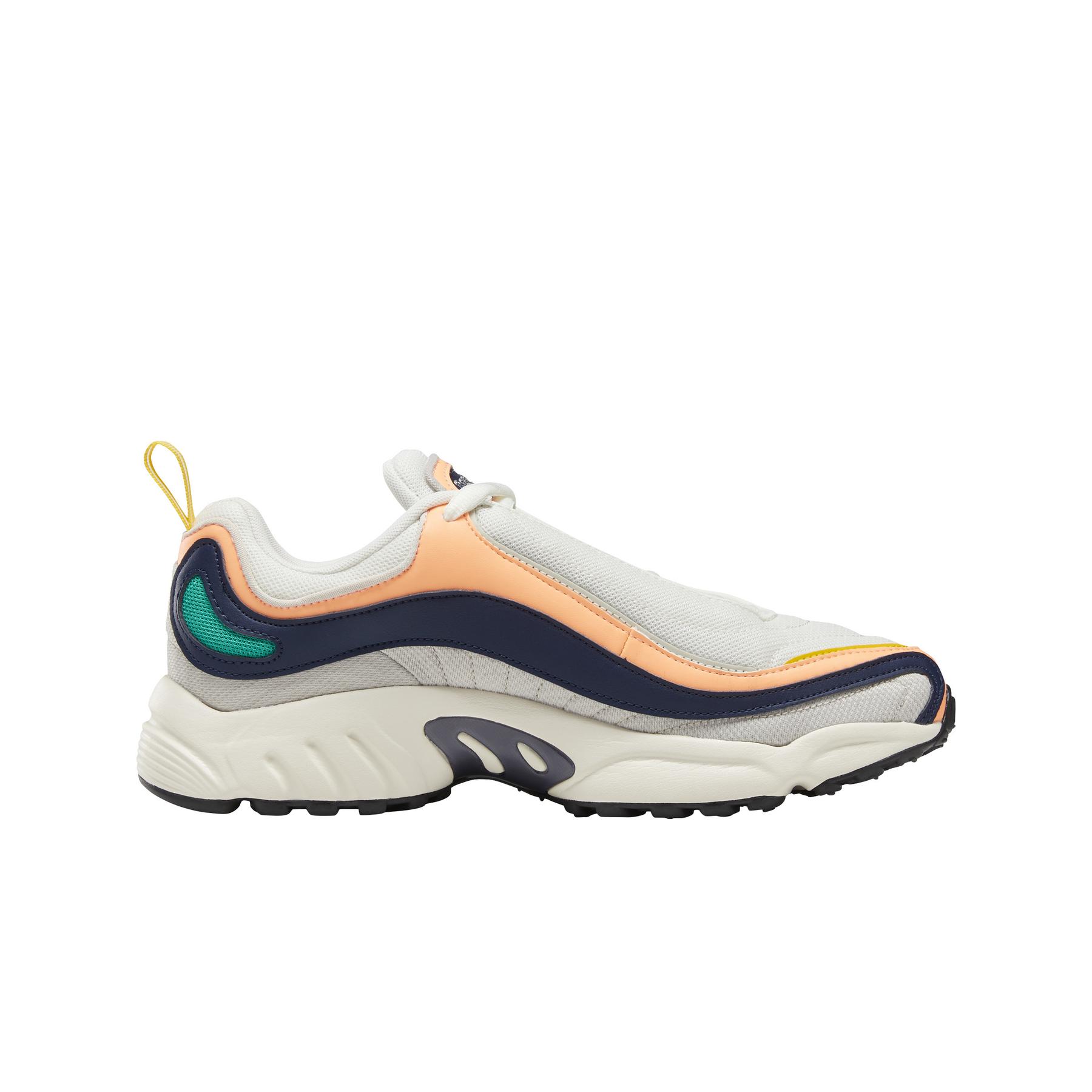 product/r/e/reebok-classics_dv8645_4_footwear_photography_side_medial_center_view_white_000.jpg