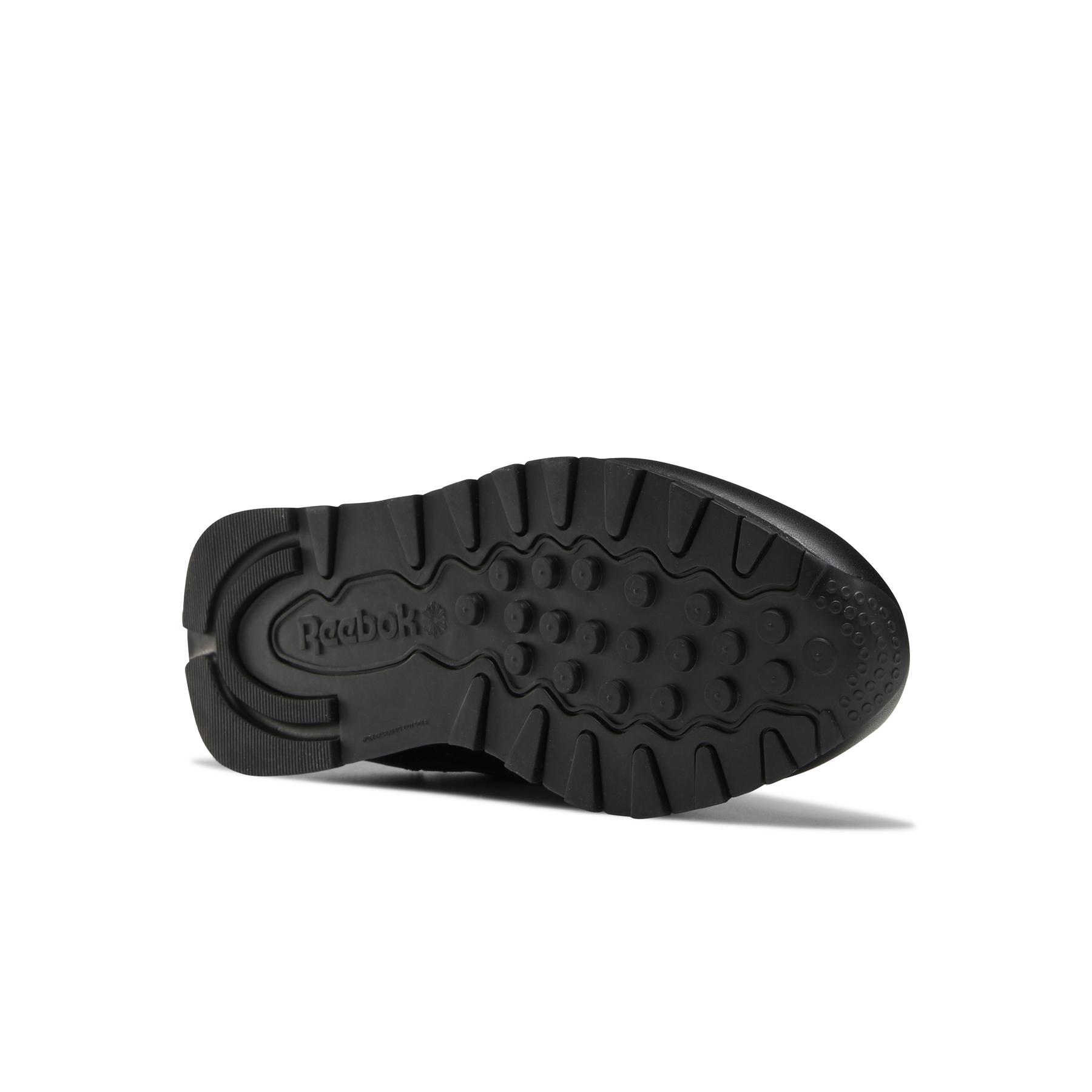 product/r/e/reebok-classics_fw6164_3_footwear_photography_bottom_view_white_000.jpg