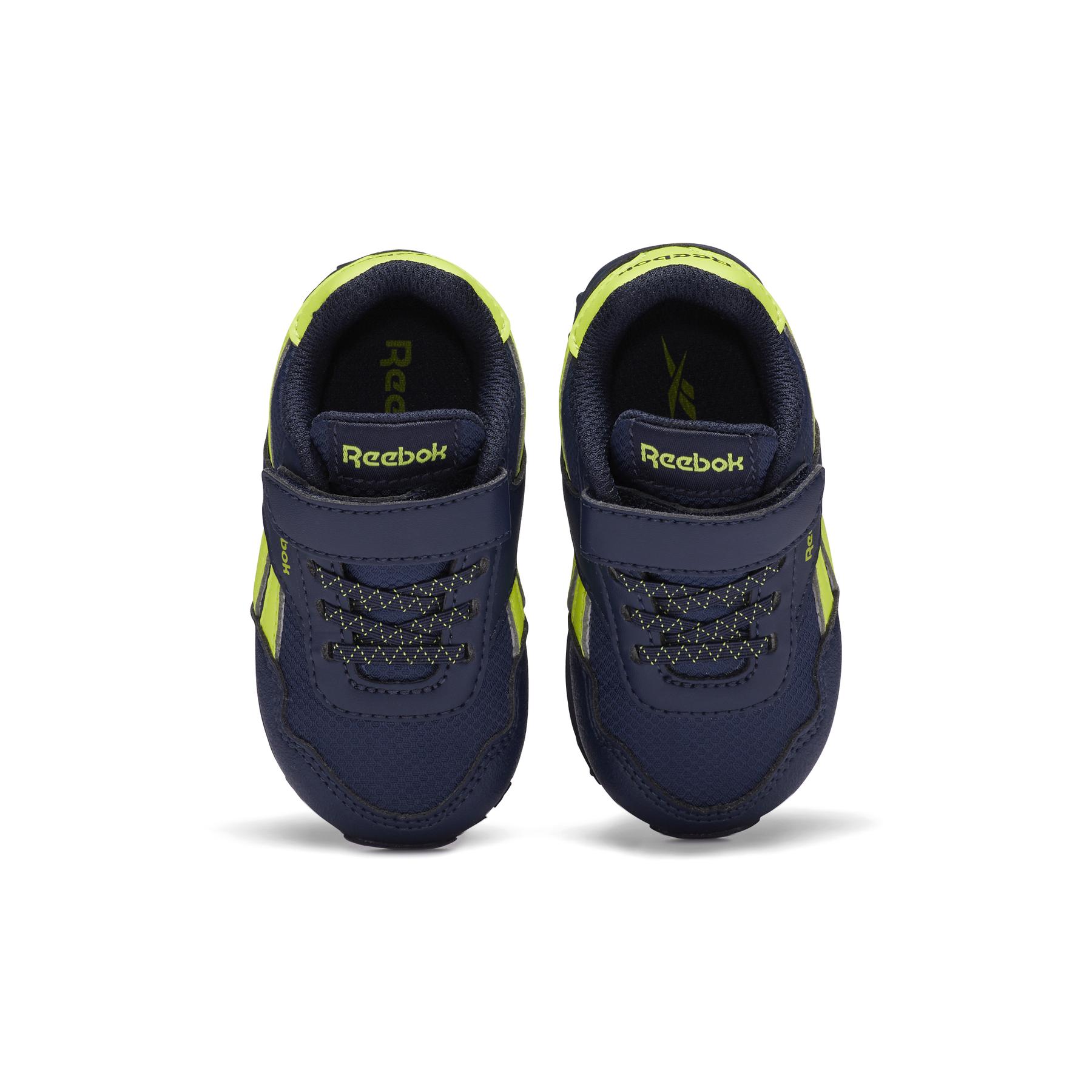 product/r/e/reebok-classics_g58295_2_footwear_photography_top_portrait_view_white_000.jpg