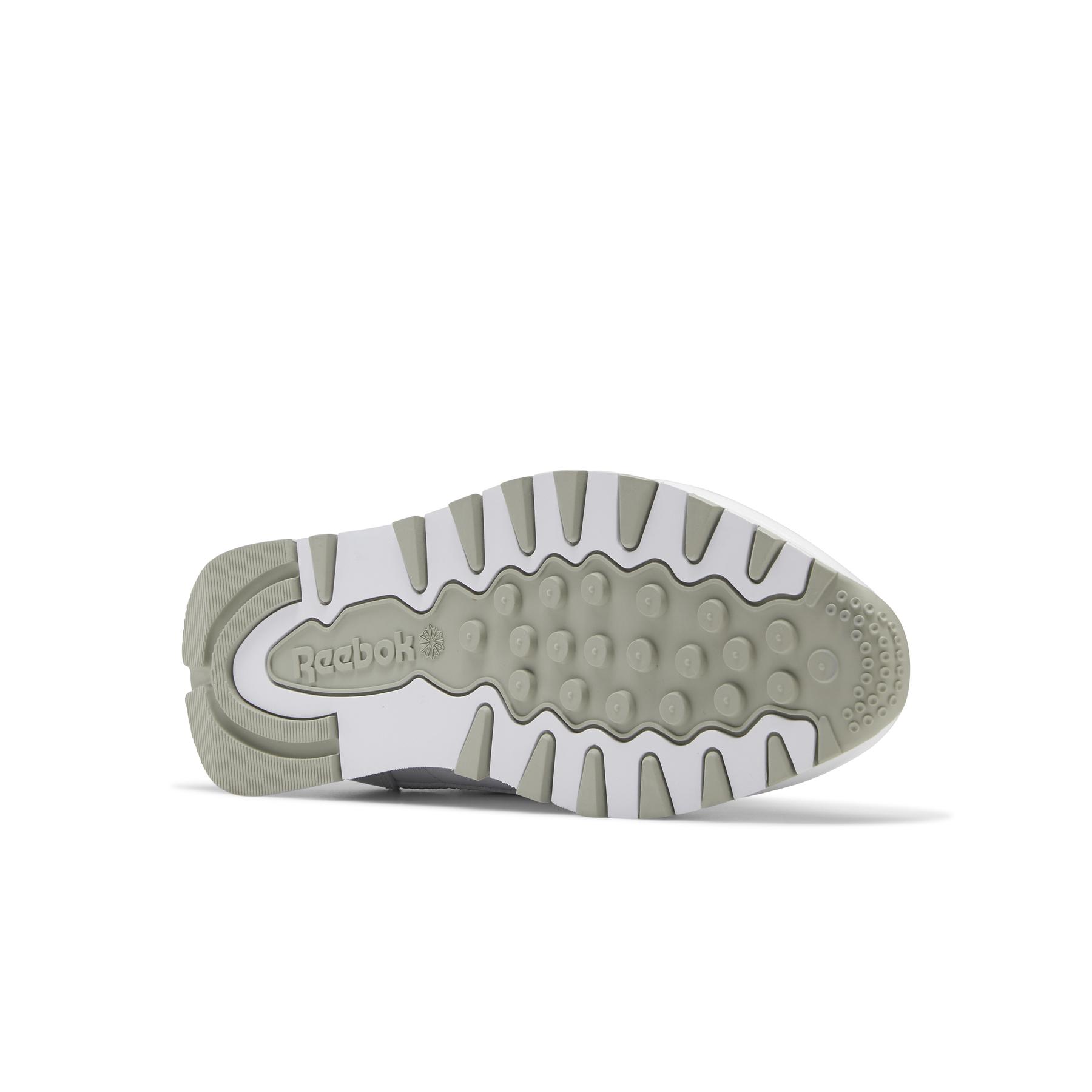 product/r/e/reebok-classics_gy3558_3_footwear_photography_bottom_view_white_000.jpg