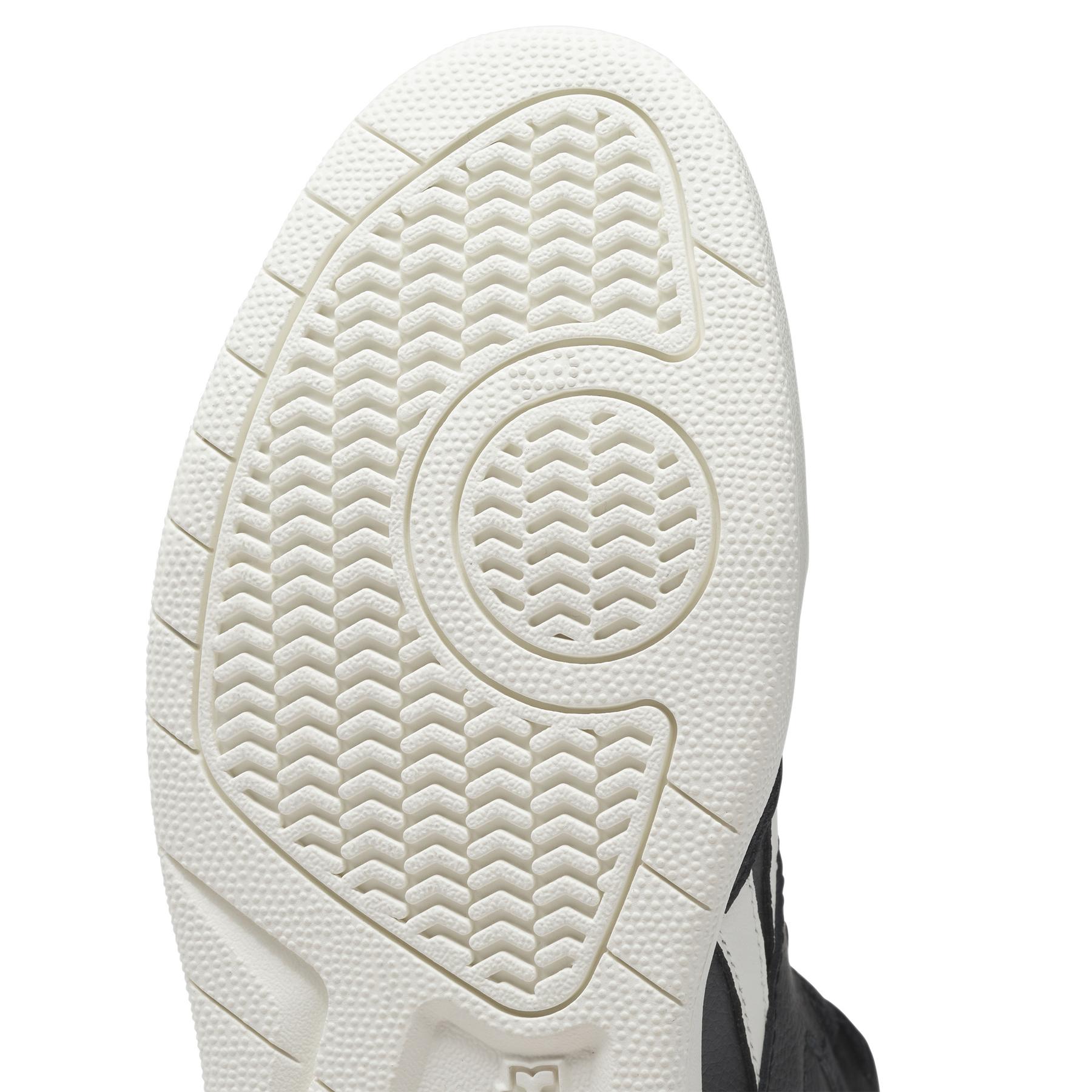 product/r/e/reebok_hr0520_9_footwear_photography_detail_view_3_white.jpg