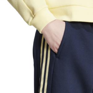 product/a/d/adidas_ix3524_5_apparel_on_model_detail_view_1_white.jpg