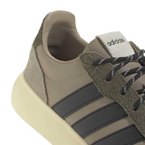 product/a/d/adidas_js0936_9_footwear_photography_detail_view_2_white-nw091725.jpg