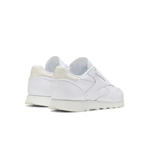 product/r/e/reebok-classics_fv1078_6_footwear_photography_back_lateral_top_view_white_000.jpg